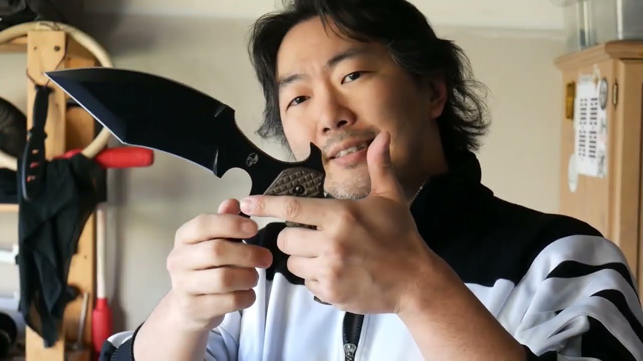Jee's Review of Laci Szabo UUK Vampire The BEST FIGHTING KNIFE EVER CREATED 4 MODERN WARFARE Part 1