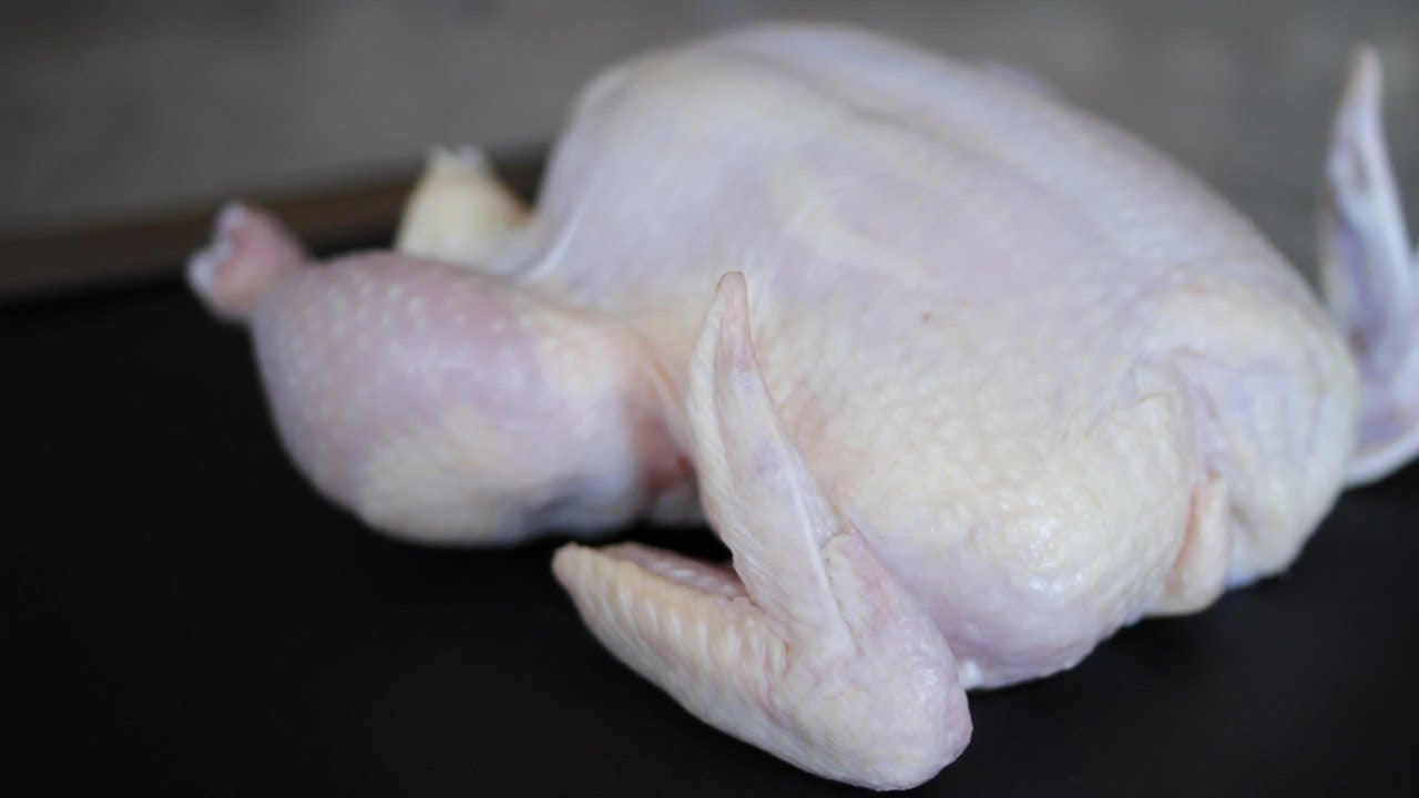 Cómo cortar un pollo entero en piezas