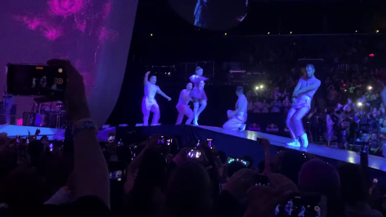 Ariana Grande SWT Brooklyn Night 3 Sweetener/ Successful