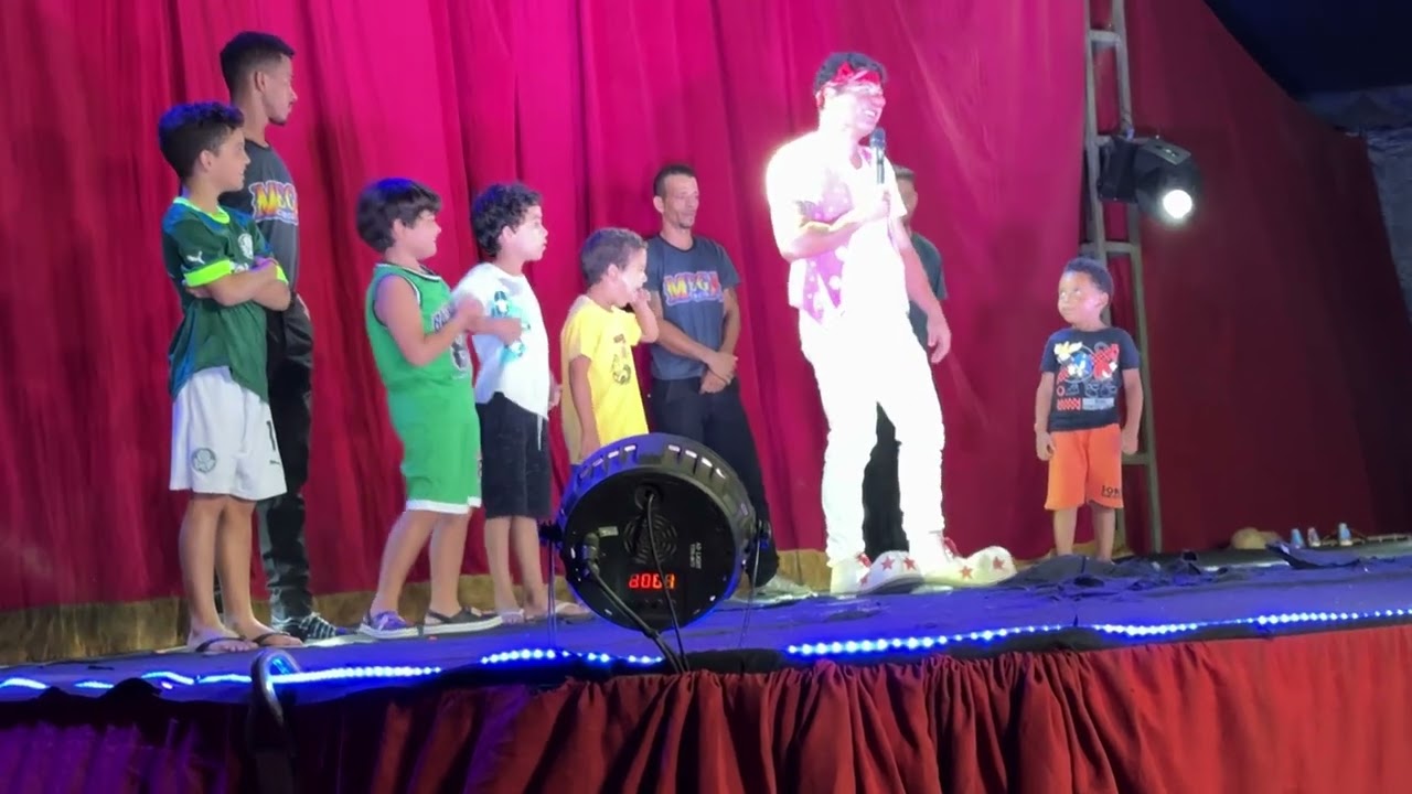 Circo palhaço futuca