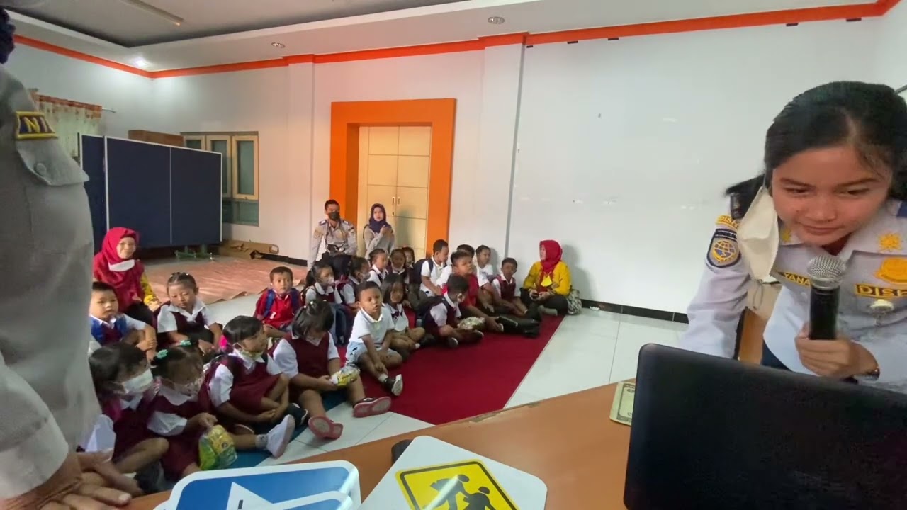 SOSIALISASI KESELAMATAN LLAJ KEPADA TK DAN PAUD