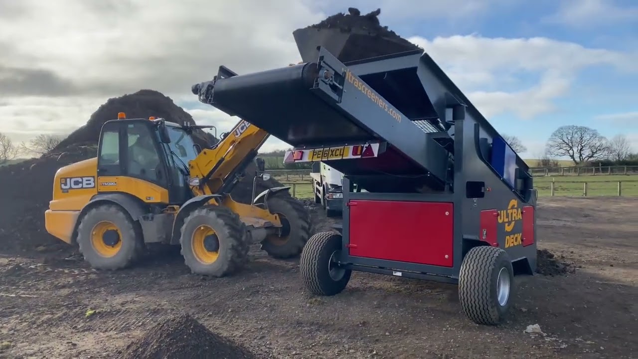 Mobile Ultra Screener Producing Topsoil