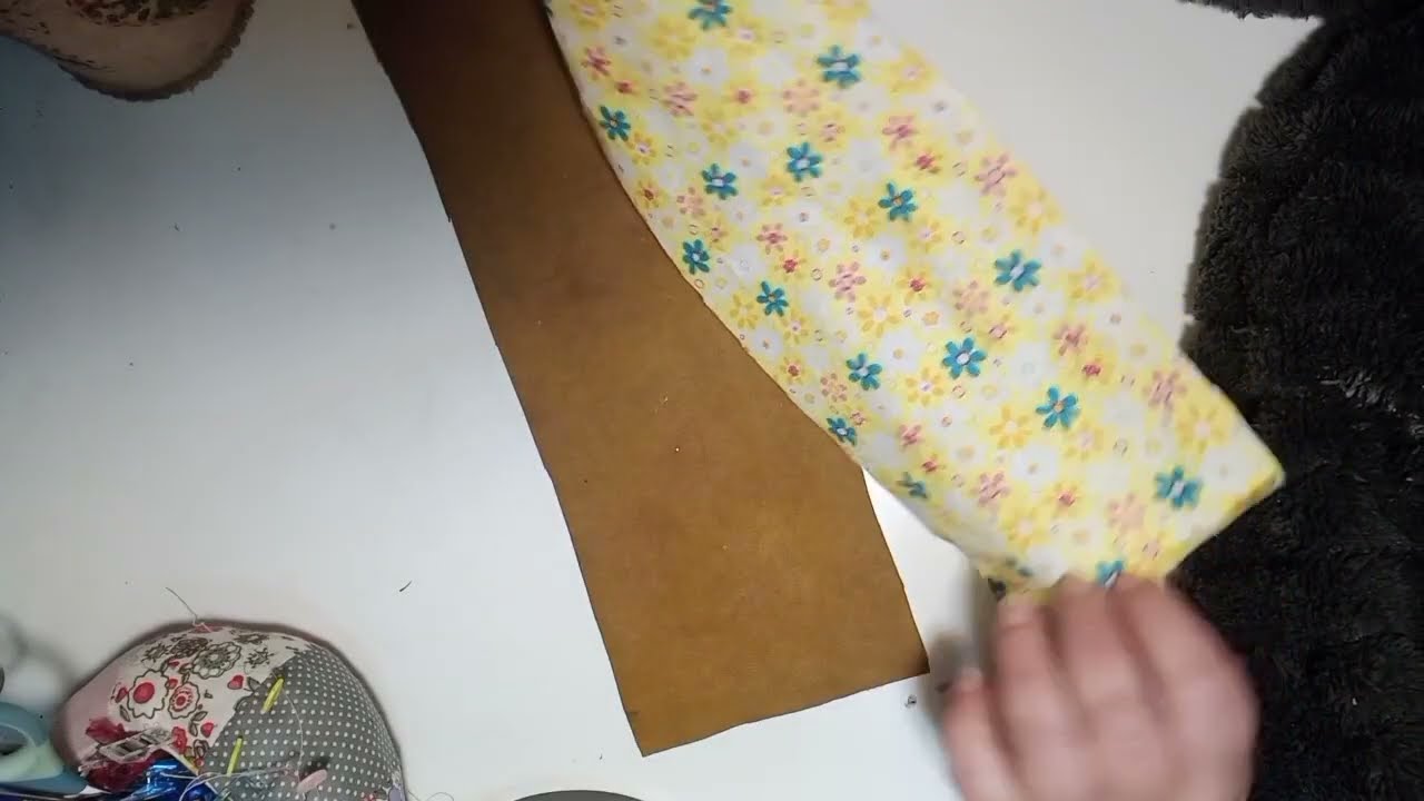 Con el corte del bajo de una gabardina hice esto