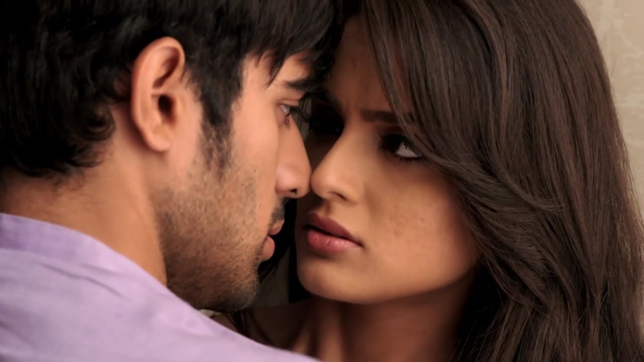 Neend Udi Thi Meri Raaton Ki - badtameez dil star plus seria full song 2015
