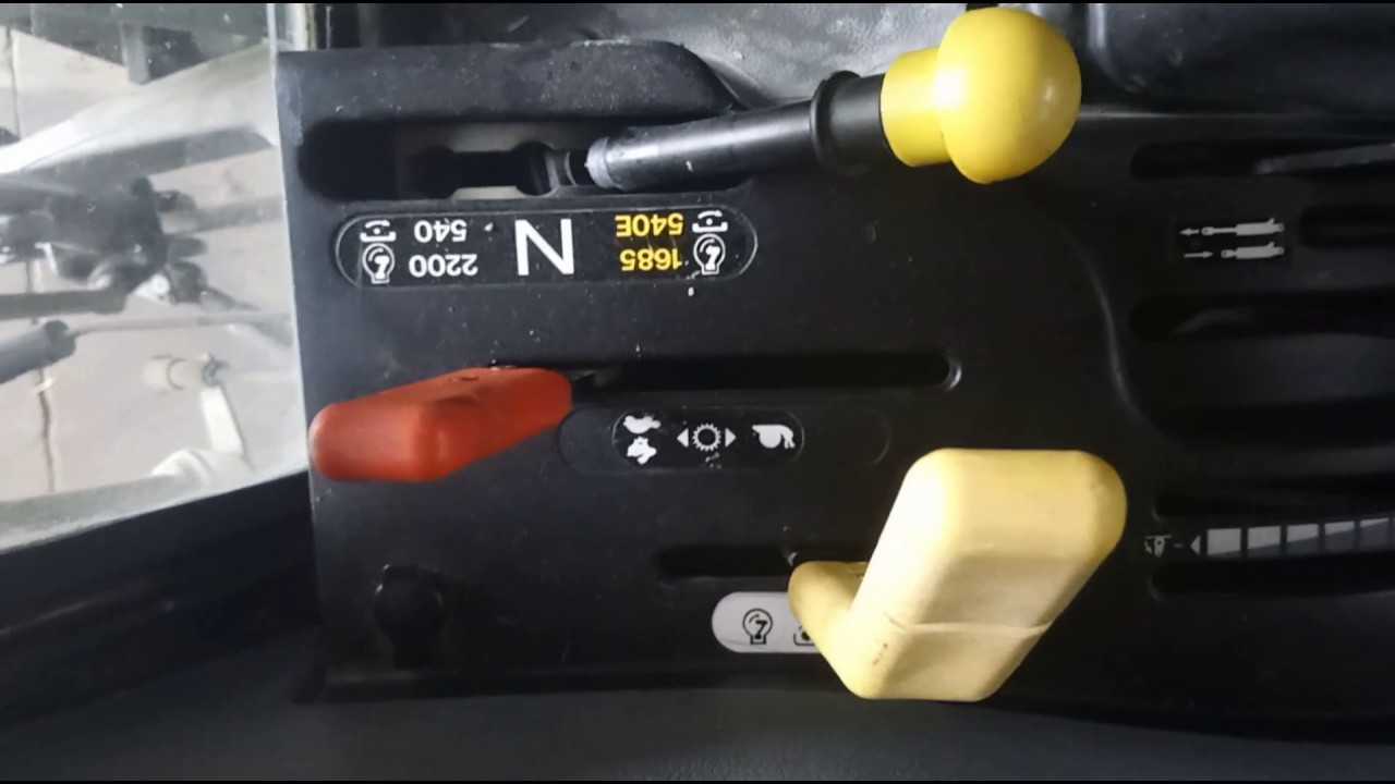 New Holland L85 (particolari)