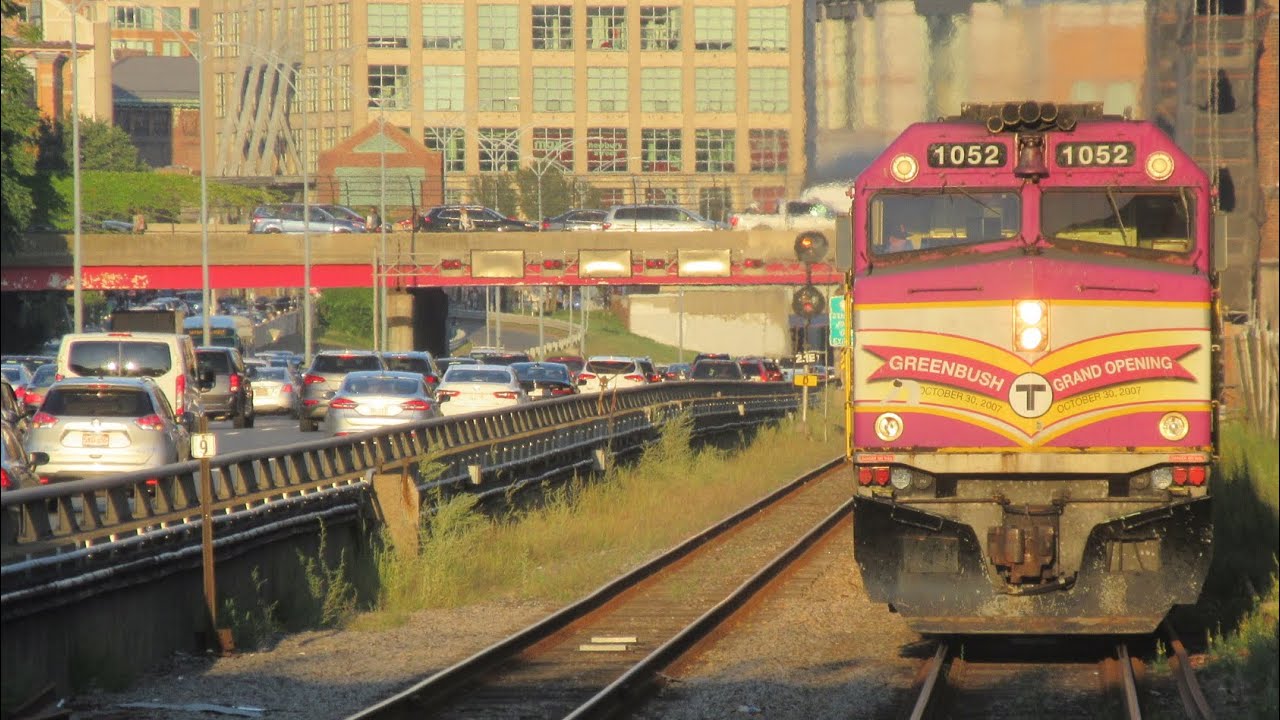 Rushour trackside at Lansdowne MBTA Station | MBTA and AMTRAK action near Fenway Park
