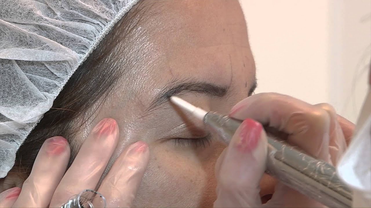 Cristina Pérez - Micropigmentación de Cejas - Goldeneye España