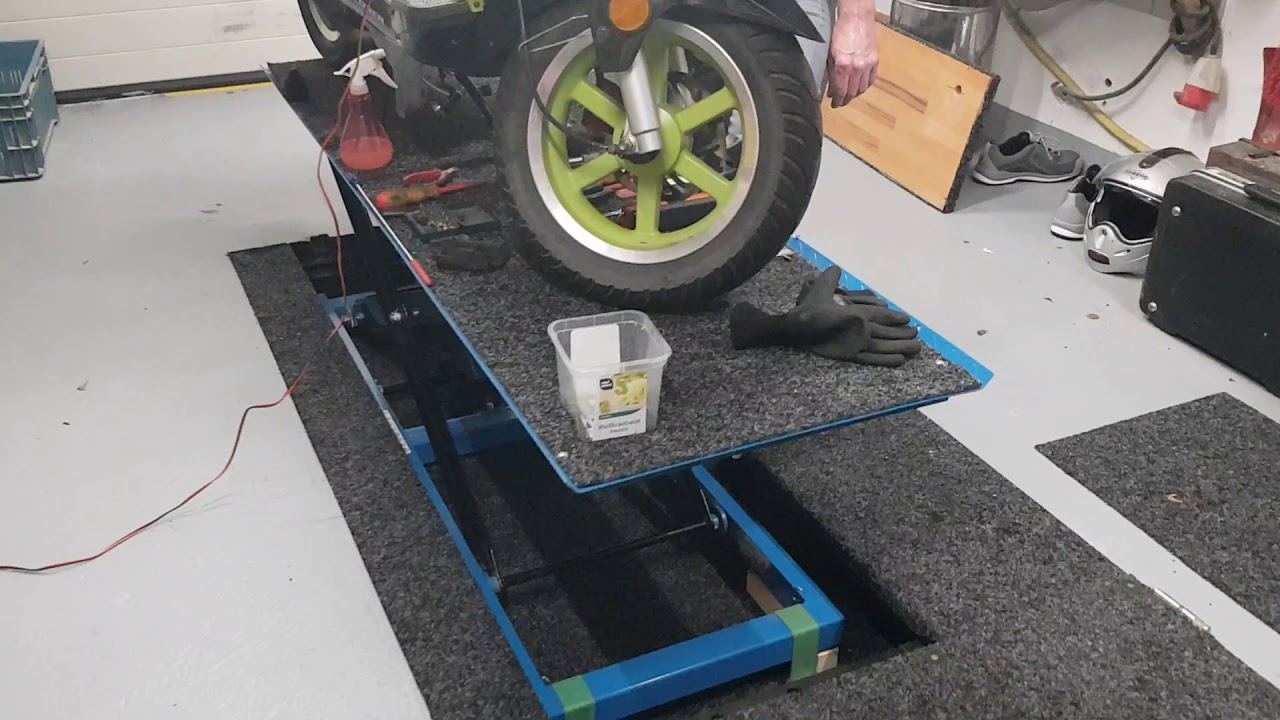 Motorradhebebühne eingebaut güde