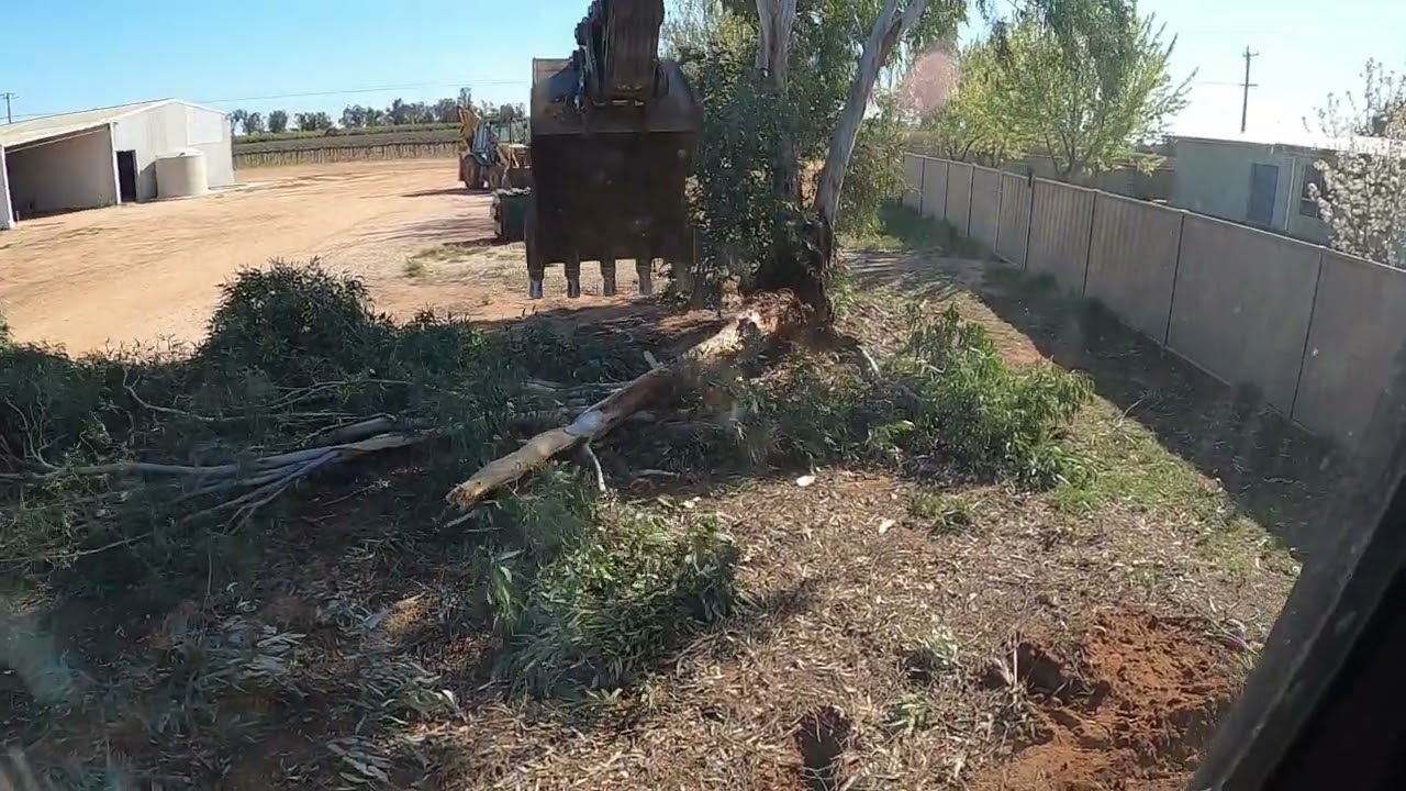 355-What could go wrong using Volvo 22 ton excavator in garden