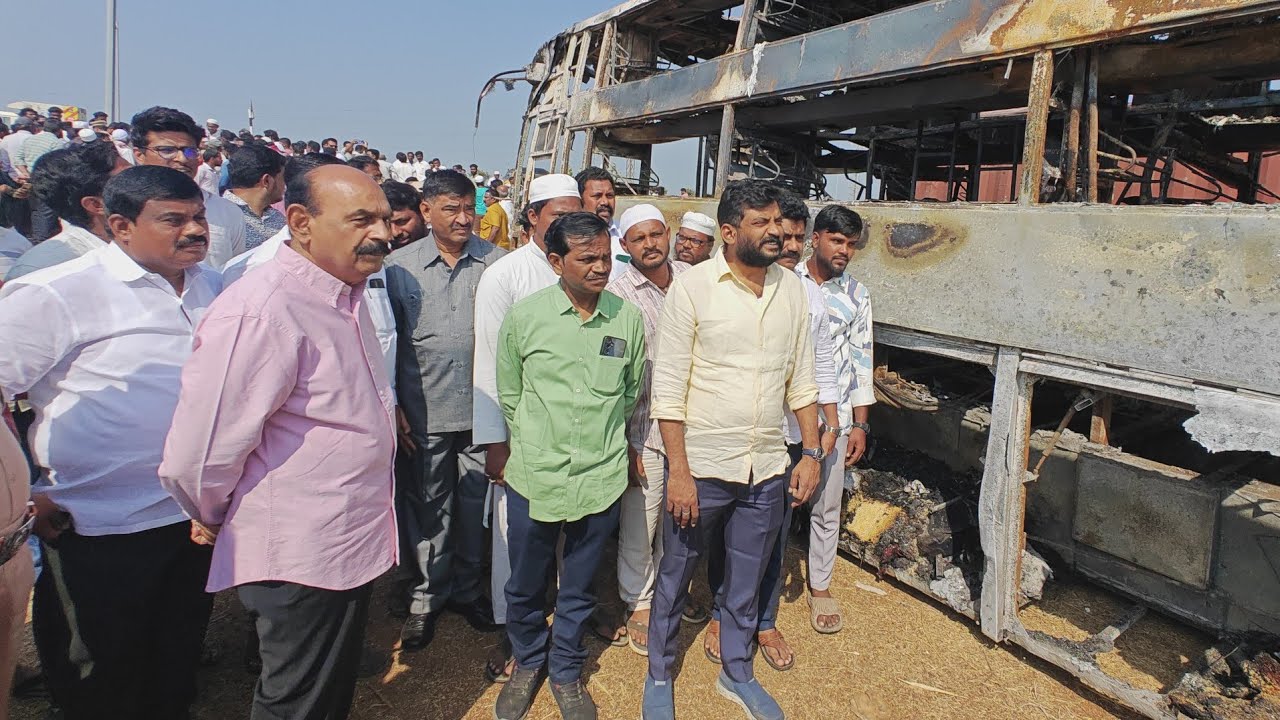 సిరివెళ్ల మెట్ట వద్ద రోడ్డు ప్రమాద స్థలాన్ని పరిశీలించిన మంత్రి ఎన్ఎండి ఫరూక్