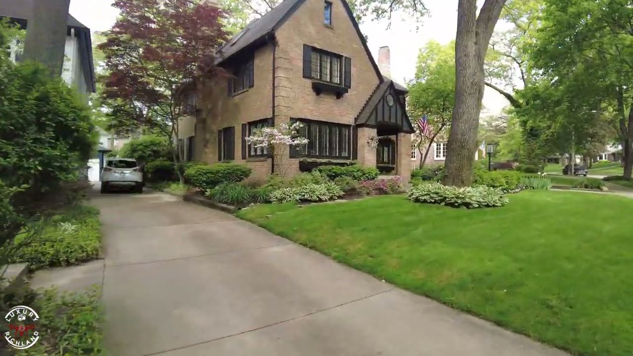 Walking tour in the most beautiful part of the city of Grand Rapids | Michigan | USA | Relaxing Tour