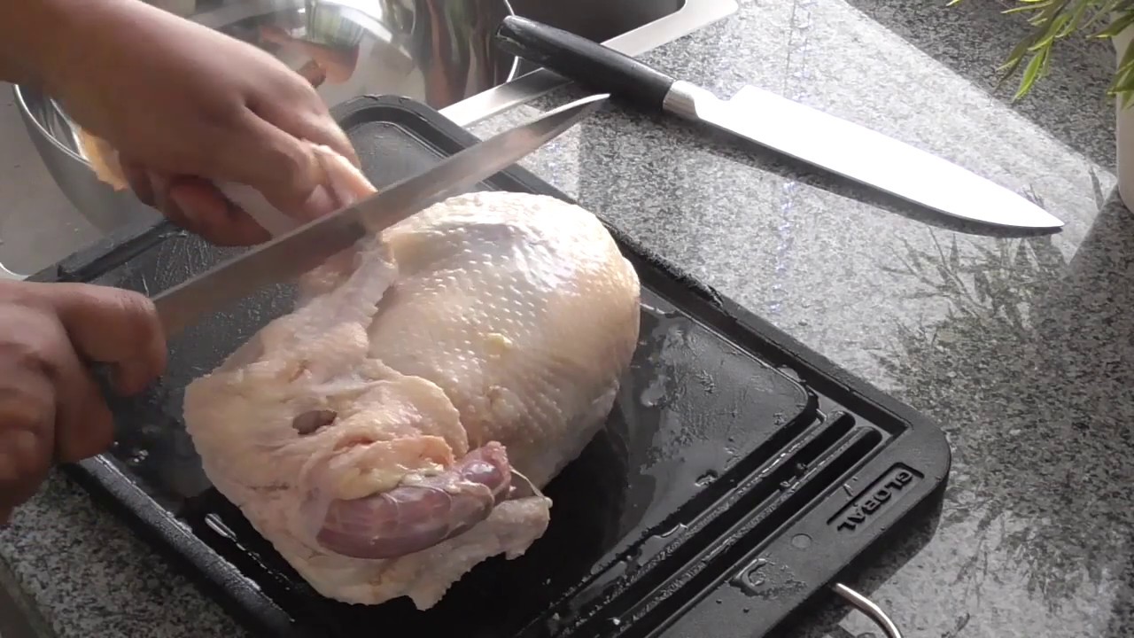 Eritrea__አይነት ደርሆ ንጸብሂ  ምስ አጠባብሃ / how to cut chiken in traditional way