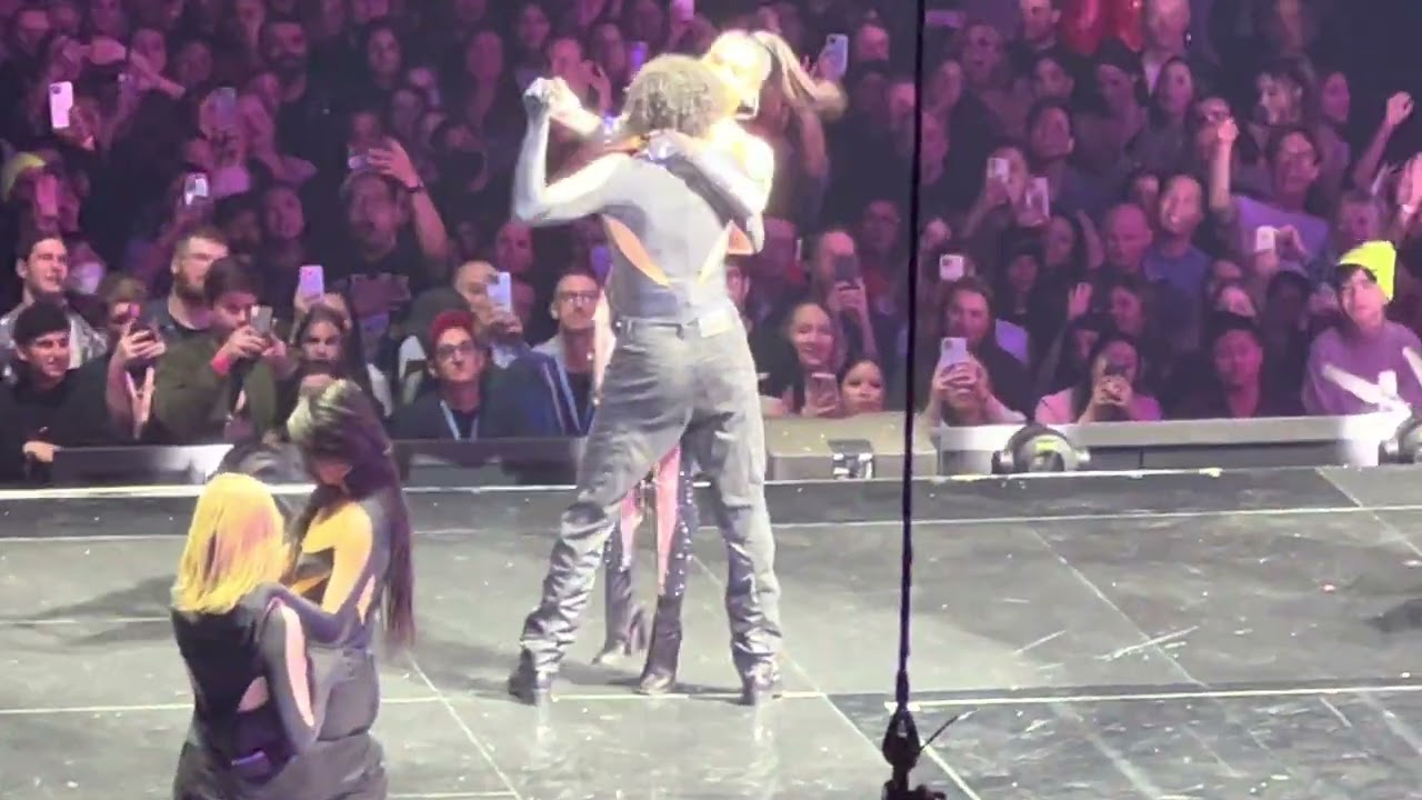 Dua Lipa - Don’t Start Now [Live in Vancouver 2022]