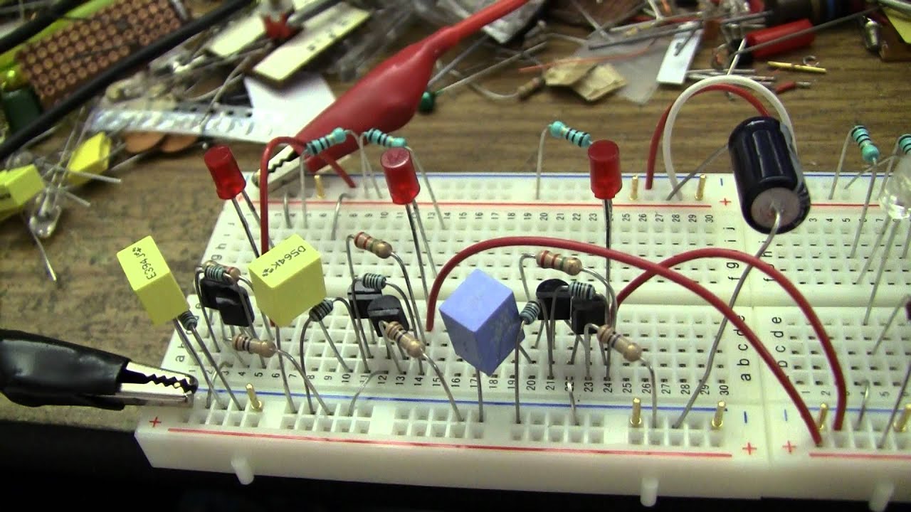 Advent Calendar of Circuits 2011: Day 17: Blinking LEDs (e.g. X-mas Decorations)