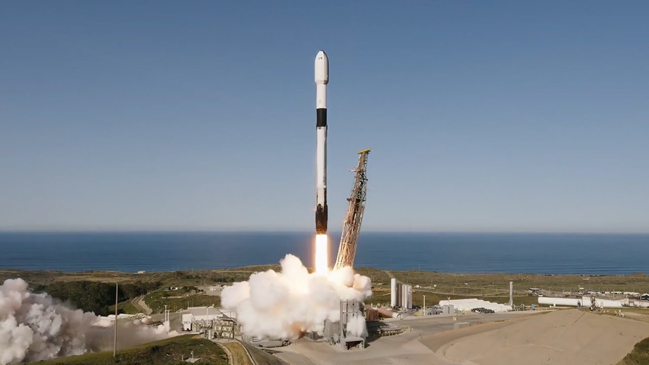 Blastoff! SpaceX launches 25 Starlink satellites into low-Earth orbit, nails landing