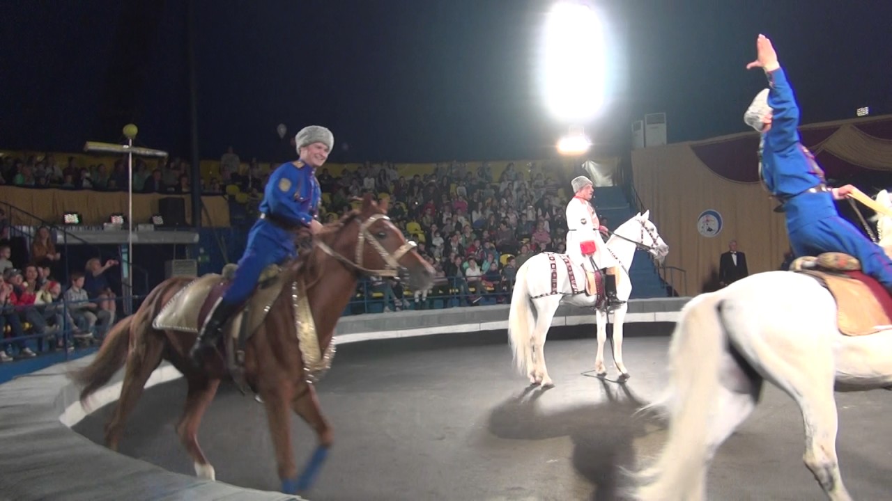 «Кубанские казаки» под руководством народного артиста России Юрия Мерденова