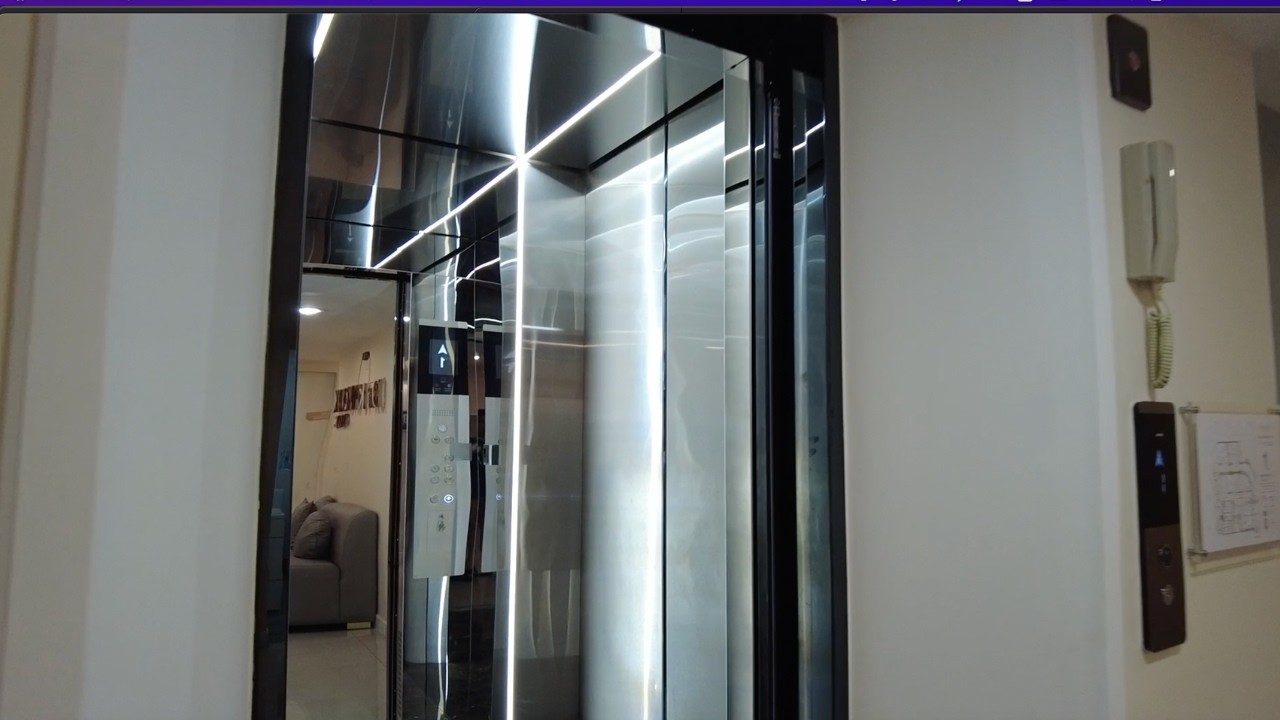 ลิฟต์ระบบสลิง ดีไซน์ customize โดดเด่น by Amata Lift