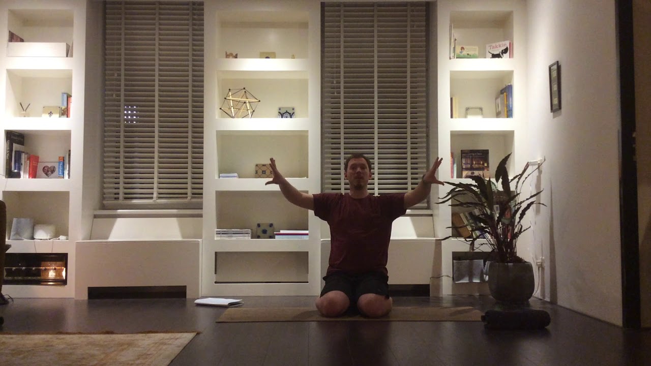 Hatha Yoga // with Anthony (Shoulders)