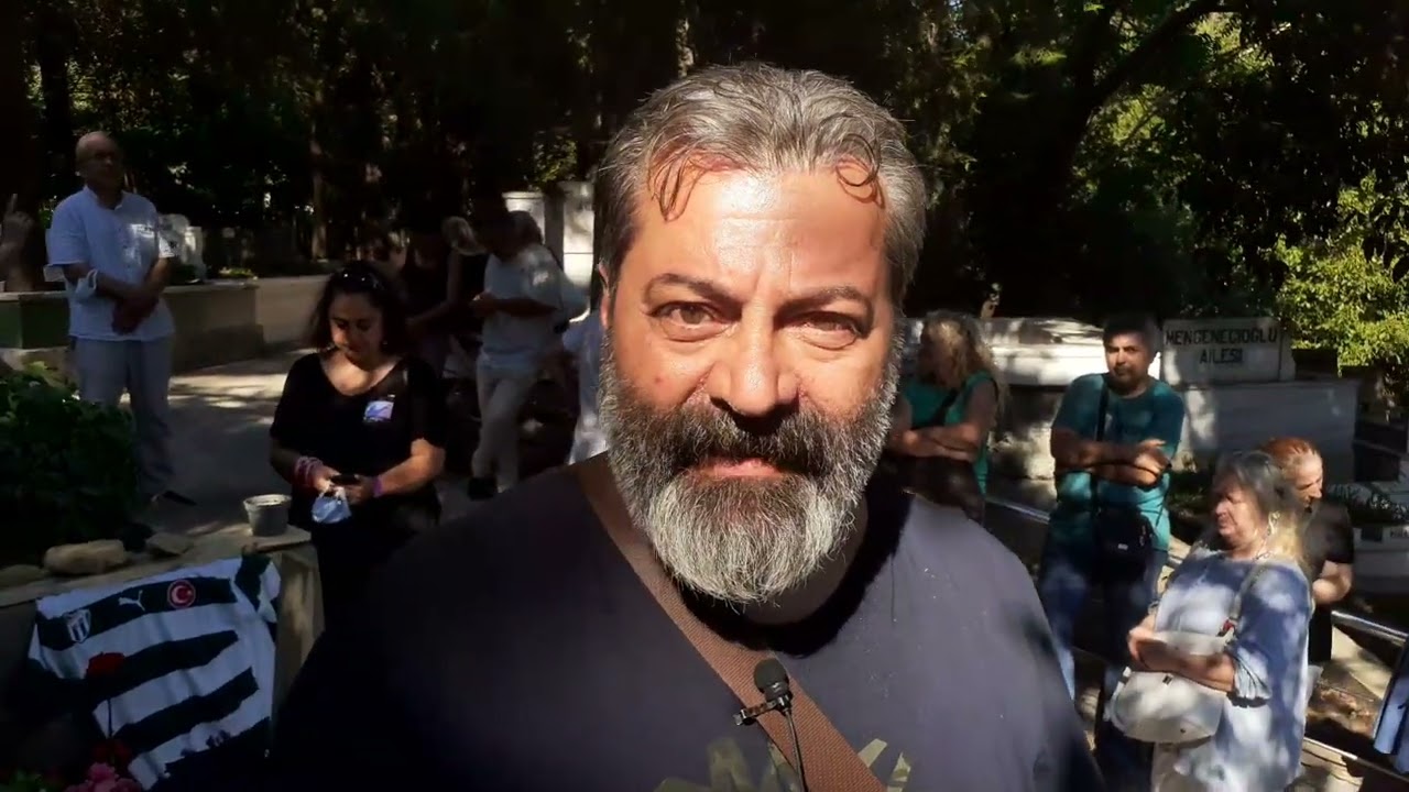 Hayatını kaybeden, ünlü sanatçı İlhan İrem'in hayranları aşiyan mezarlığında başında ayrılmıyor!...