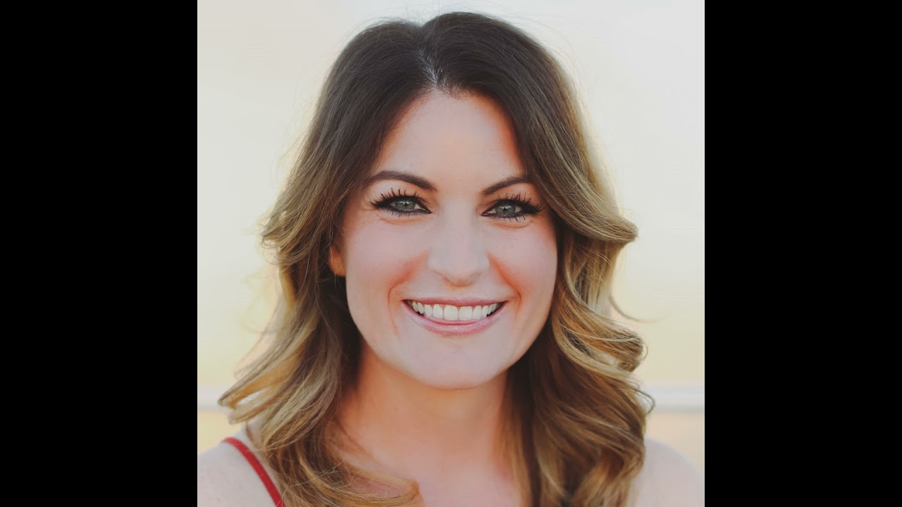 🚌 From “Stuffaholic” RN to Minimalist Nomad! with Marissa Moss @lessjunkmorejourney