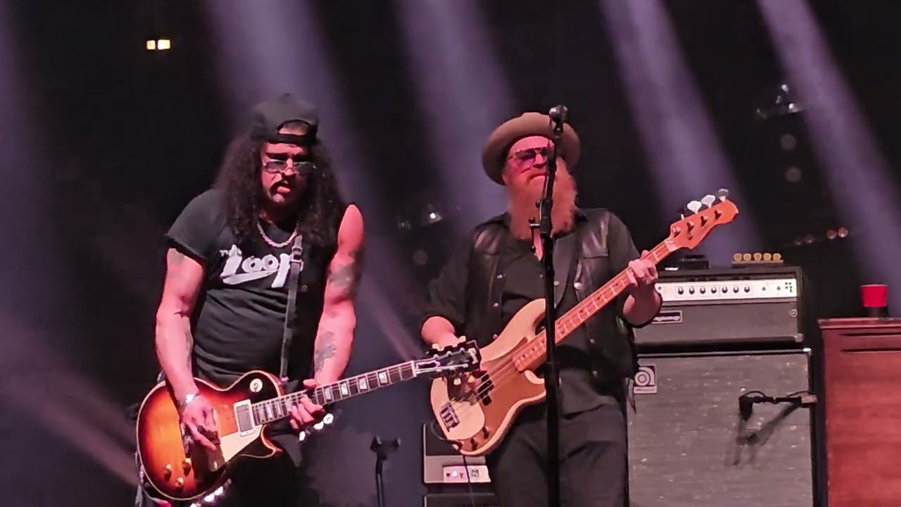 Warren Haynes Christmas Jam 2023 Encore w. Slash feat. Myles Kennedy performing Simple Man