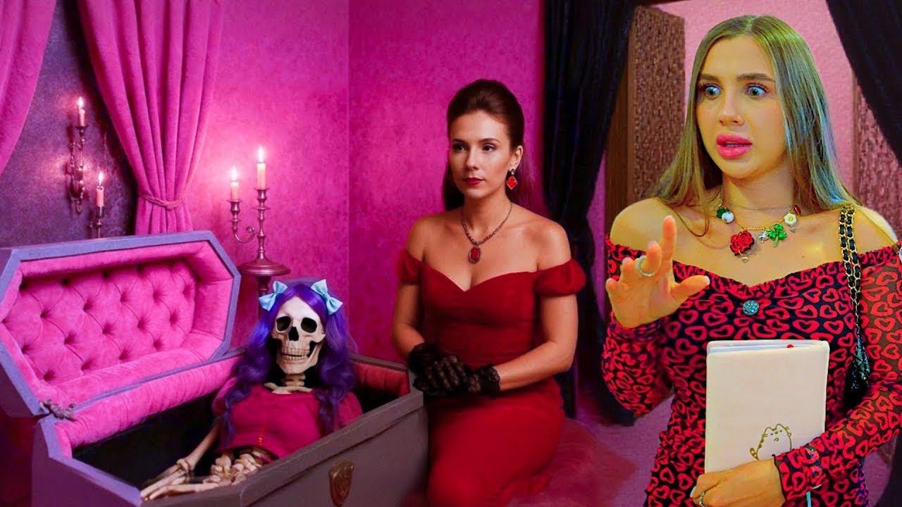 خزانة ملابس مُعلّمتي بهيكل عظمي! 😱 سرّ ديانا انكشف! #halloween