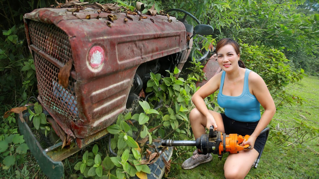Genius Girl's Challenge: Paint and Repair the Engine of an Abandoned Tractor (23 Years)