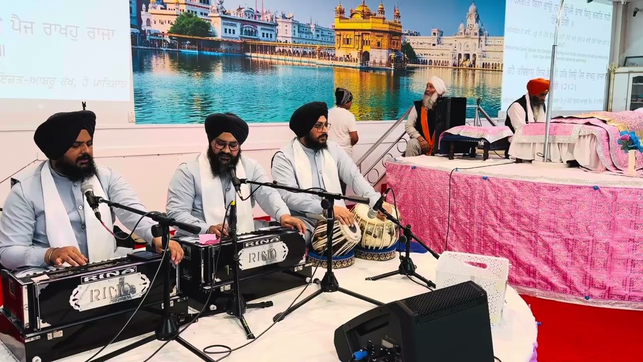 ਮੇਰੀ ਪ੍ਰੀਤਿ ਗੋਬਿੰਦ ਸਿਉ ਜਿਨਿ ਘਟੈ ॥ਮੈ ਤਉ ਮੋਲਿ ਮਹਗੀ ਲਈ ਜੀਅ ਸਟੈ ॥