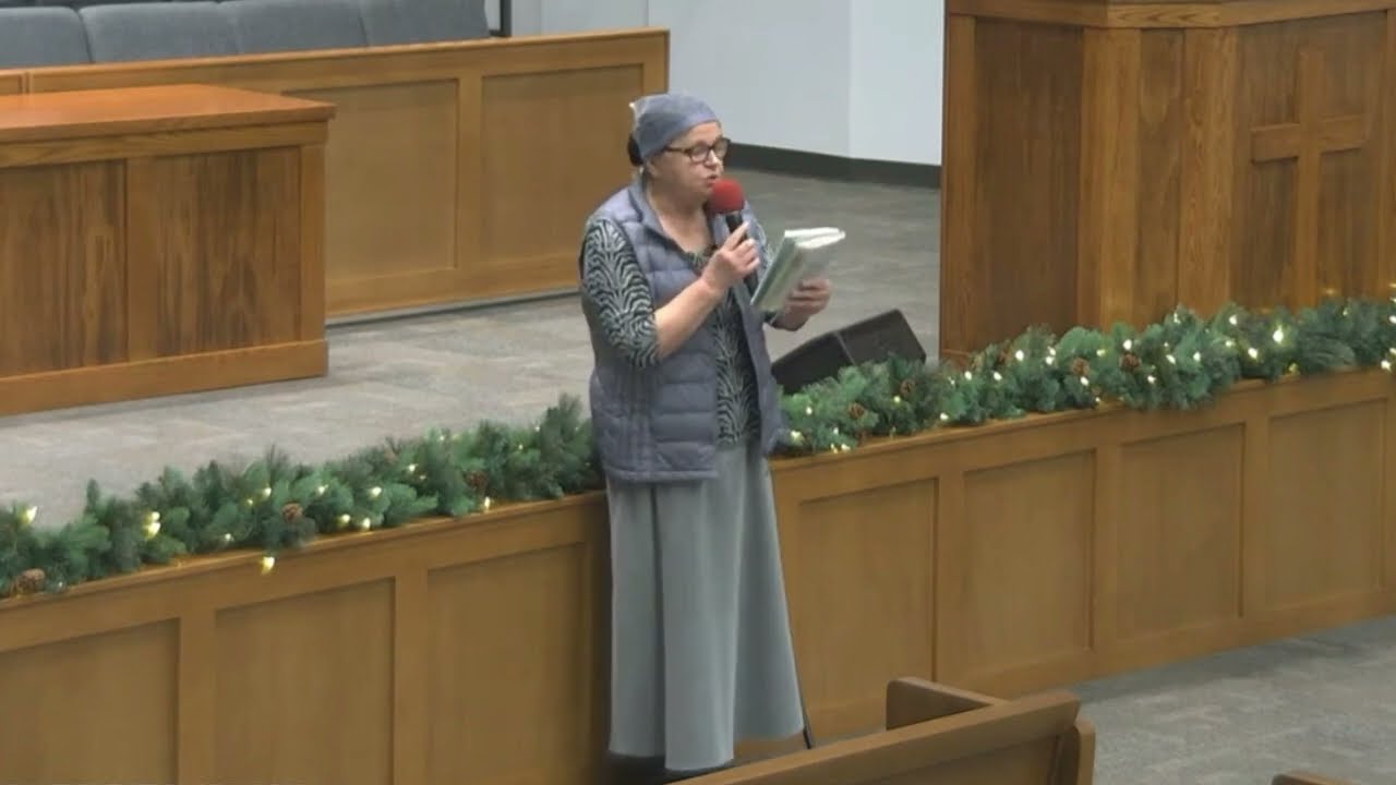 Поэтесса Таисья Строкач читает своё стихотворение 