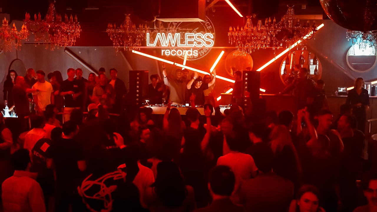 ANAIA b2b HUGGZ - Opening Set at La Folie Douce Chamonix | LAWLESS TAKEOVER with Meloko