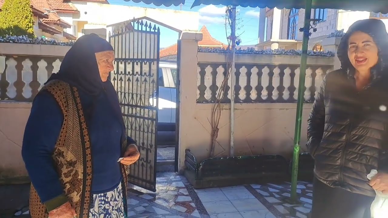 Mama lui Anca De La Strehaia Ăi Urează La Mulți Ani! Fericiți La Fata Ei Anca De La Strehaia 