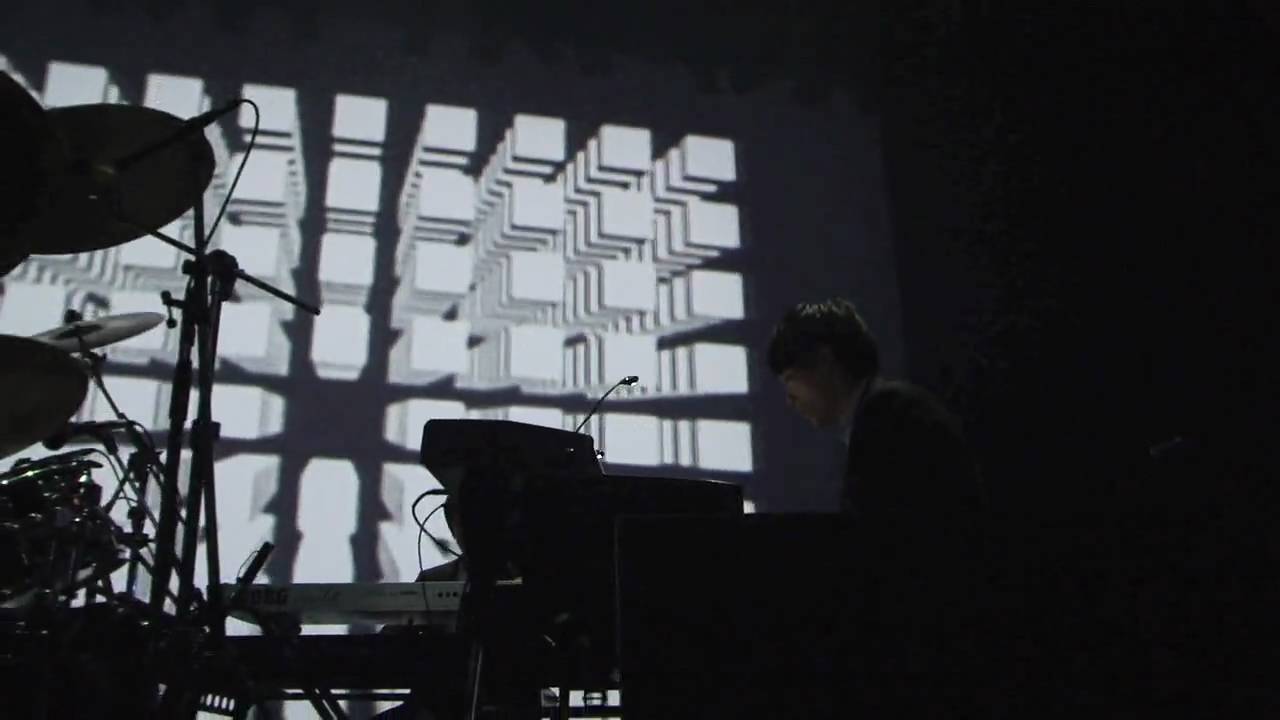 MOUSE ON THE KEYS 