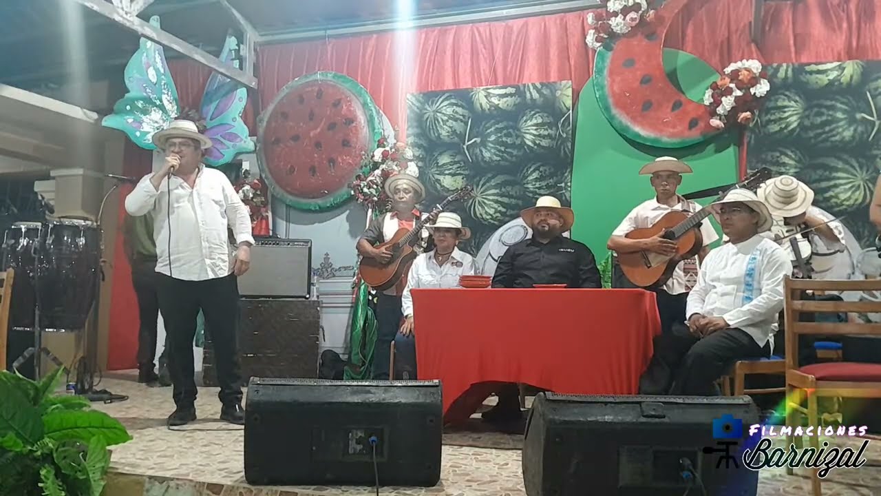 Homenaje al abanderado de la Feria de la Sandía