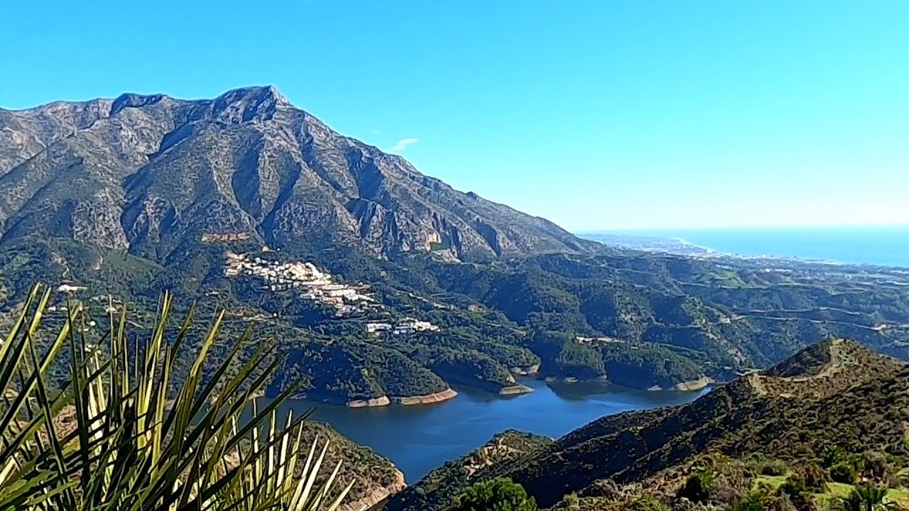Mountain trek above Puerto Banús in Marbella