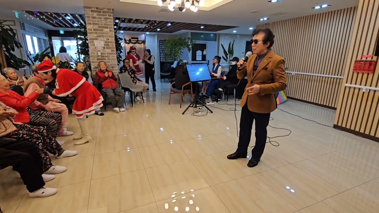 25년12/22,가수백승운 물방아도는 내력 (원곡박재홍)골든 시니어 웰병원 공연 강남무지개예술단(단장서보상)(진행황사라) (영상나혜숙) 