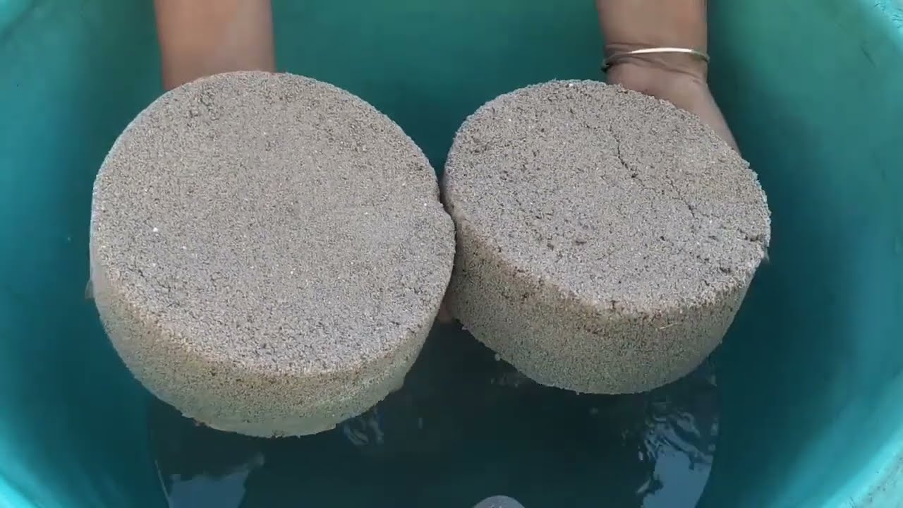 Asmr - Gritty Grainy sand cement crumbling in water 💦#oddlysatisfying 