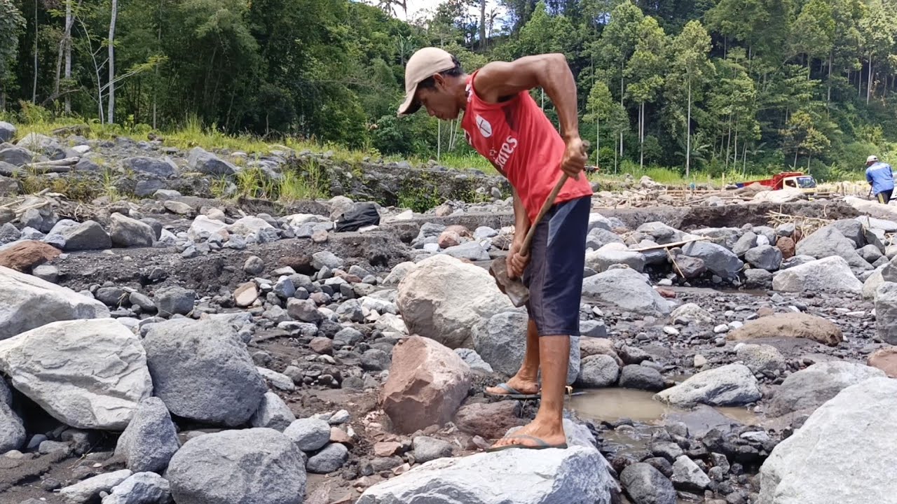 Splitting Stone || Red Stone Is Easy To Split