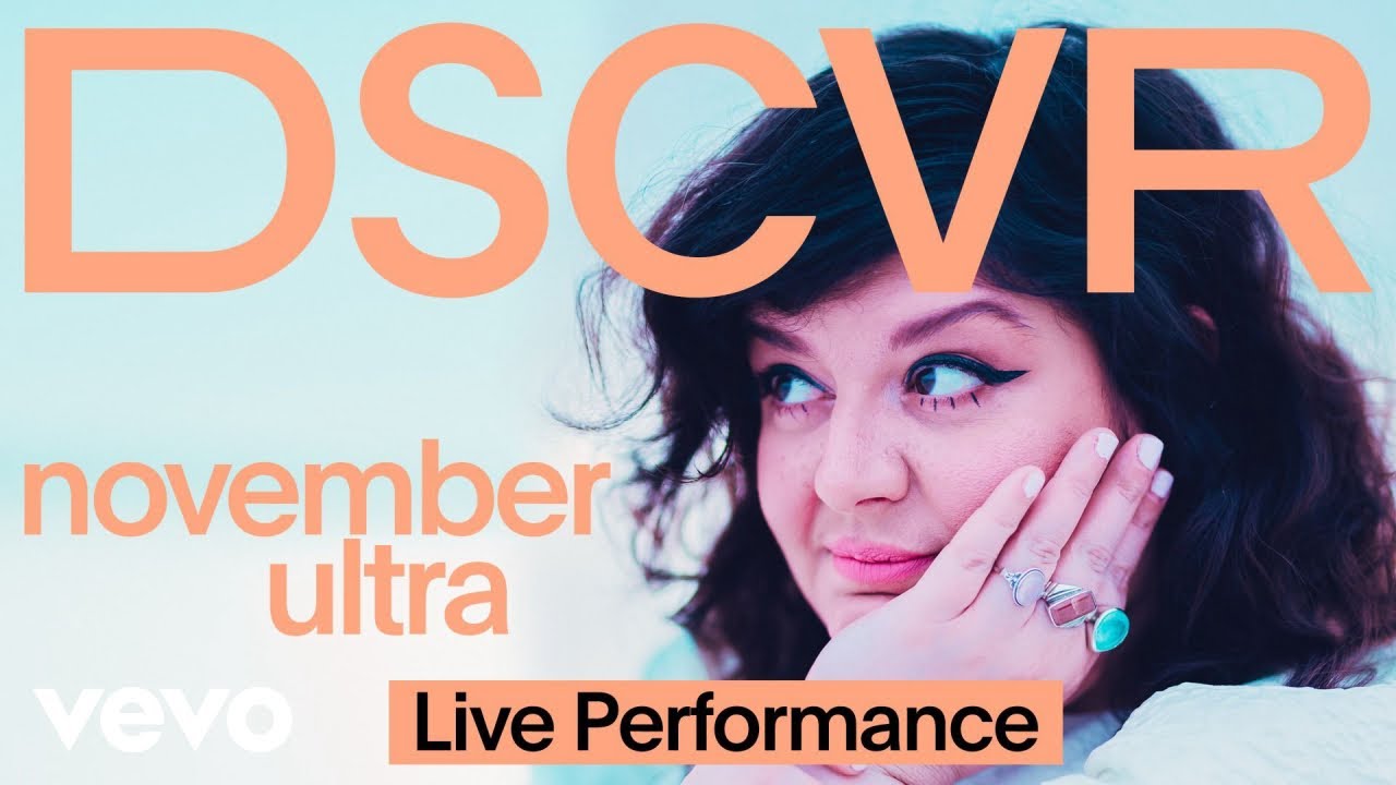 November Ultra - le manège (Live) | Vevo DSCVR