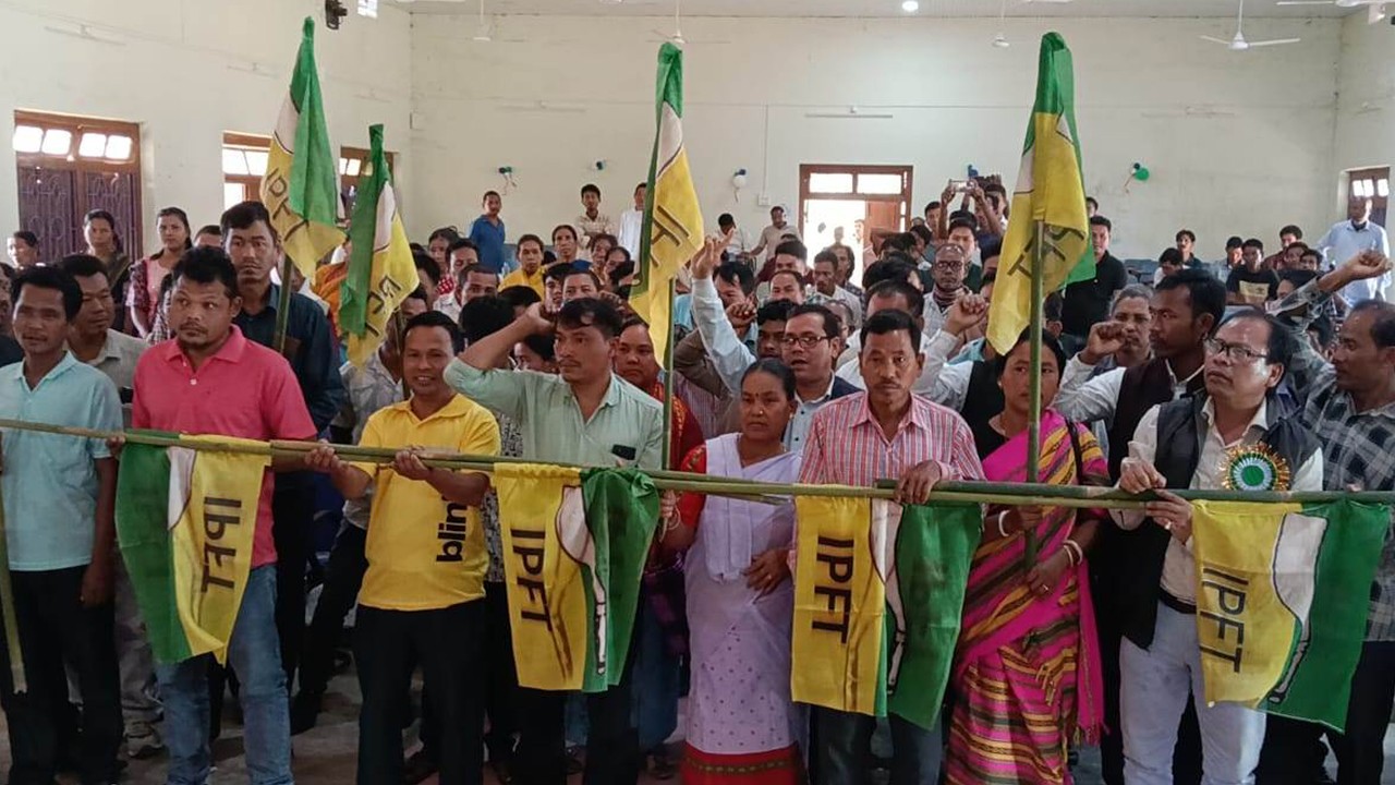 Ashrambari ni Champahour Amchaio Dalbidal Bodol Yakarwi 27 Family ni 80 Voters Romkha IPFT ni Bana