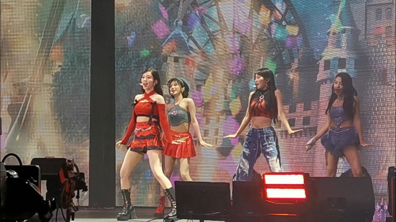 Red Velvet 'Queendom' @redvelvet R to V Tour in Berlin 230527 (FOS fancam)