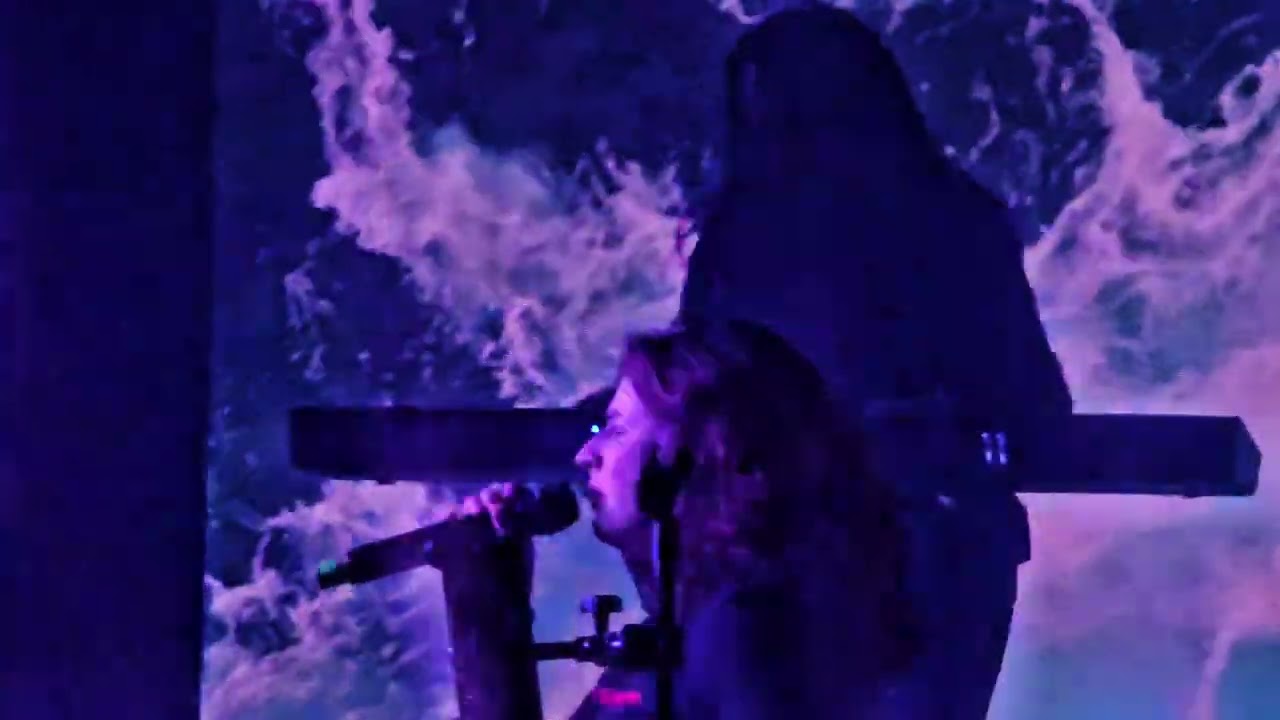 E-AN-NA- Fântânile De La Capătul Lumii (live at Arenele Romane București RO dec2025)
