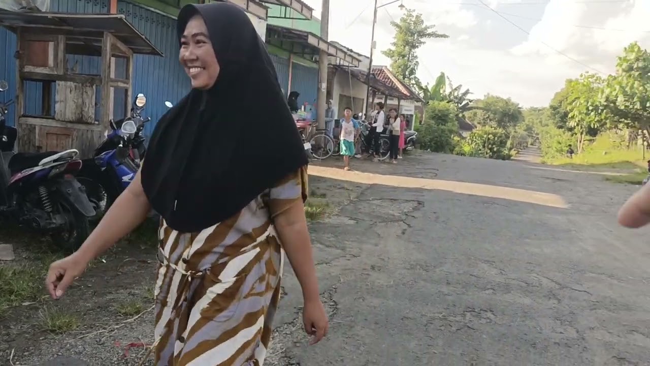 SMPN 5 SAWOO BERBAGI 100 TAKJIL HANYA BEBERAPA MENIT HABIS