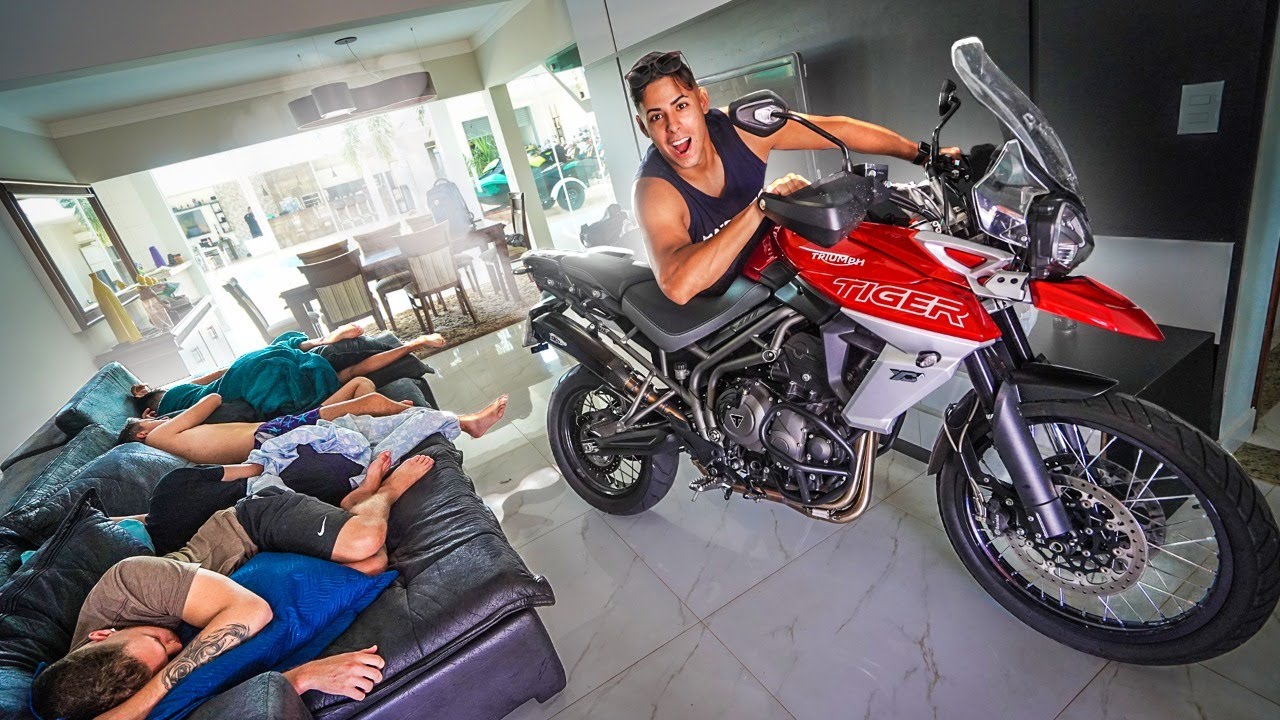 ACORDEI MEUS AMIGOS COM A TIGER 800 SÓ O CANO !
