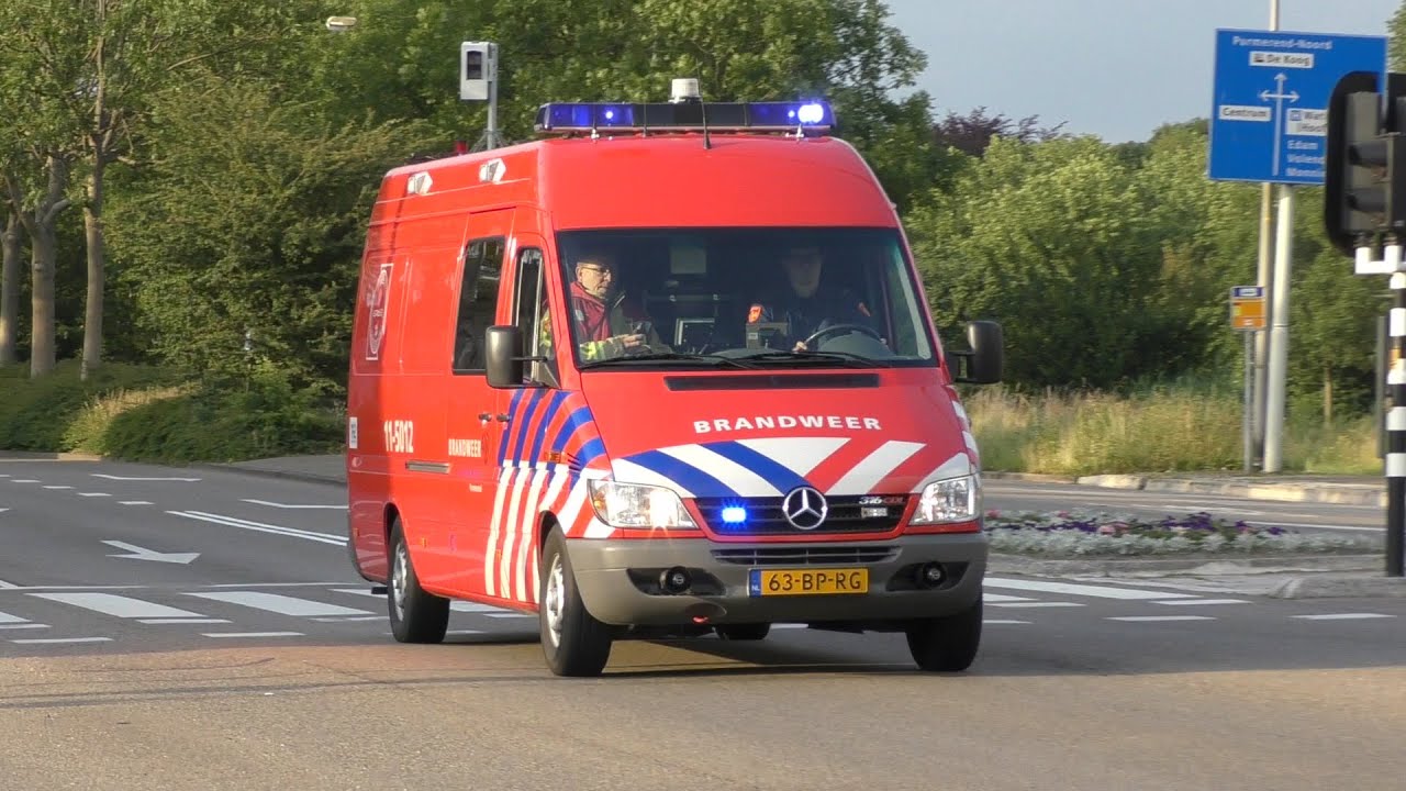 PRIO 1 WO 11-5012 Persoon te water Papaverweg Amsterdam Noord