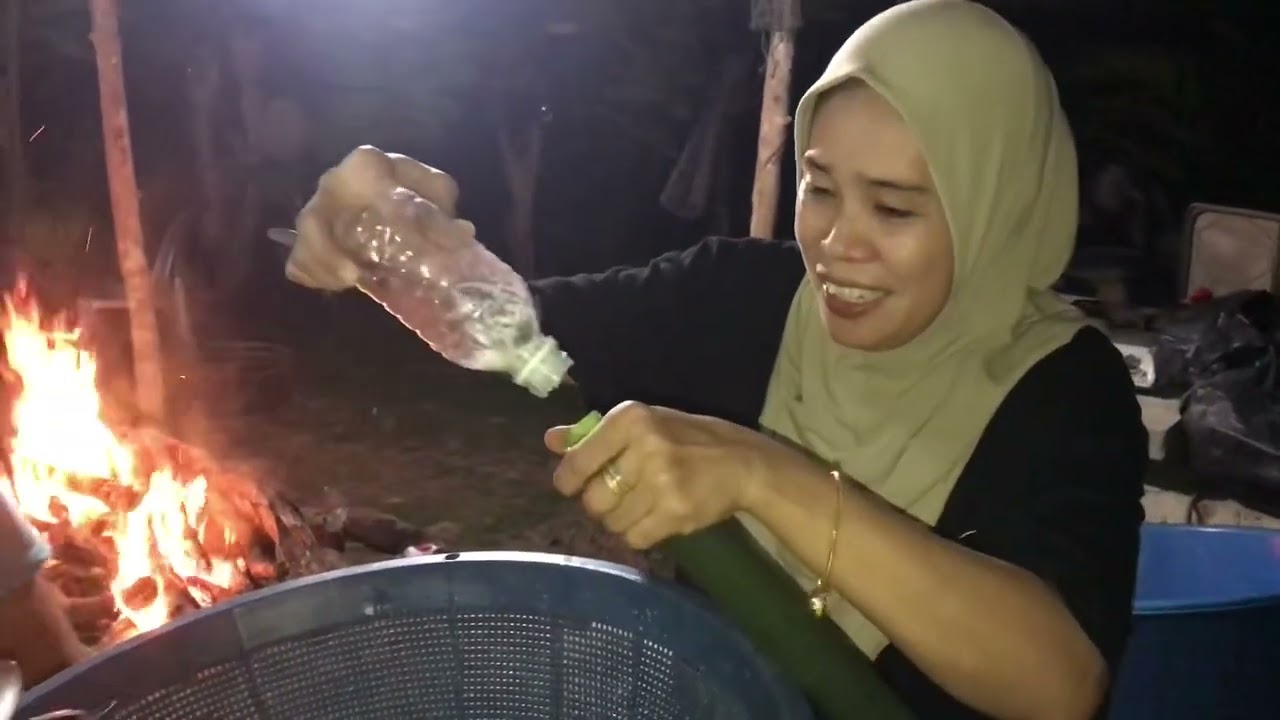 Masak lemang di malam raya 2022