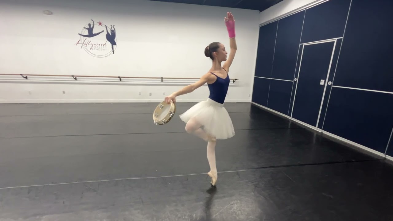 Lily Taylor - La Esmeralda