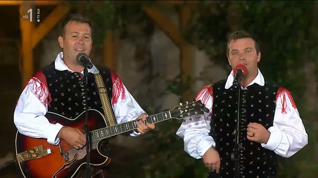 Vrt in Tine Lesjak s sestro Marinko - Za materin praznik