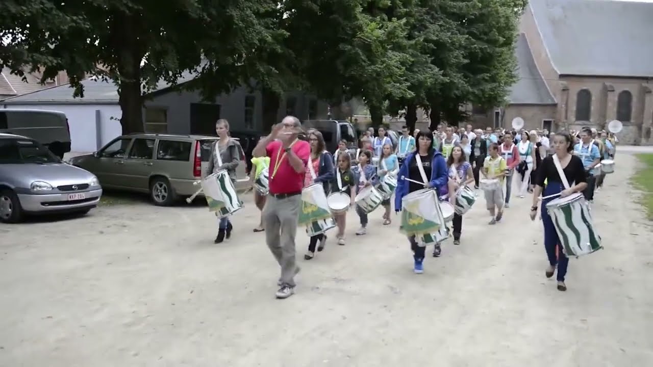 ◉ Ducasse d'Ath 2013 | La Fanfare de Moulbaix se prépare