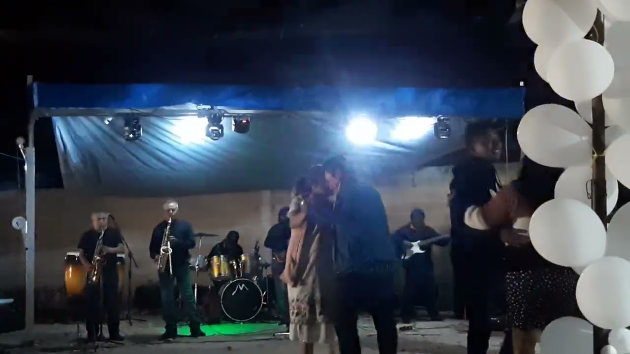 Chicken y sus Comandos :Evento en Halacho varios temas .....en vivo.