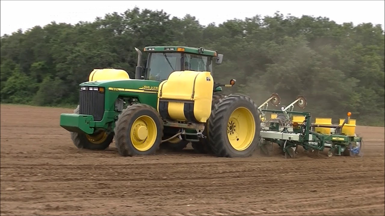 JOHN DEERE 8310 PLANTING PEANUTS. McELVY FARMS 2018 PEANUT PLANTING
